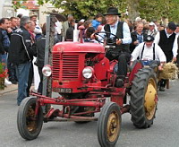 Tracteur, Massey Harris (30eme fete des moissons de Saint-Jean-de-Touslas) (1)